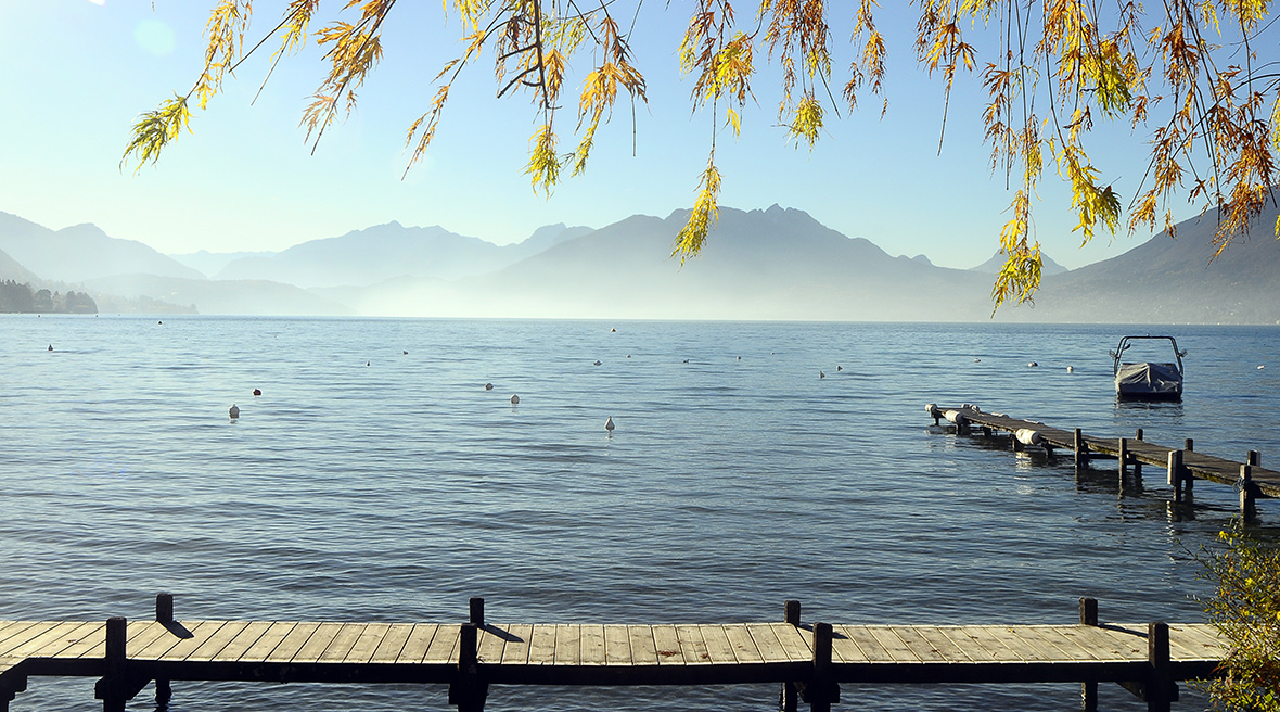 The clear sky over Lake Annecy during the Autumn.